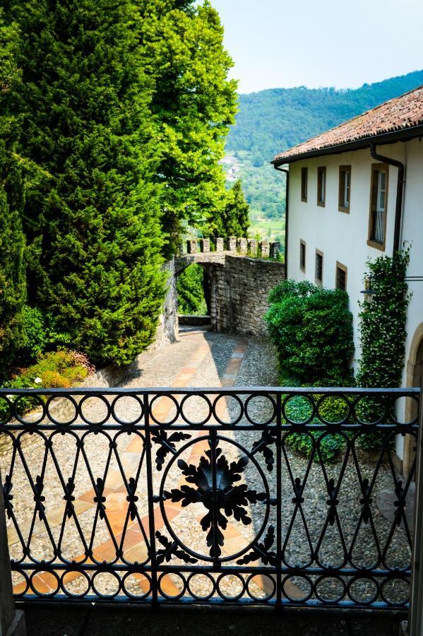 Castello Degli Angeli Hotel Carobbio degli Angeli Exterior foto