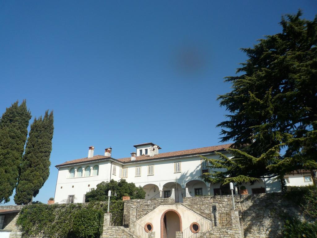 Castello Degli Angeli Hotel Carobbio degli Angeli Exterior foto