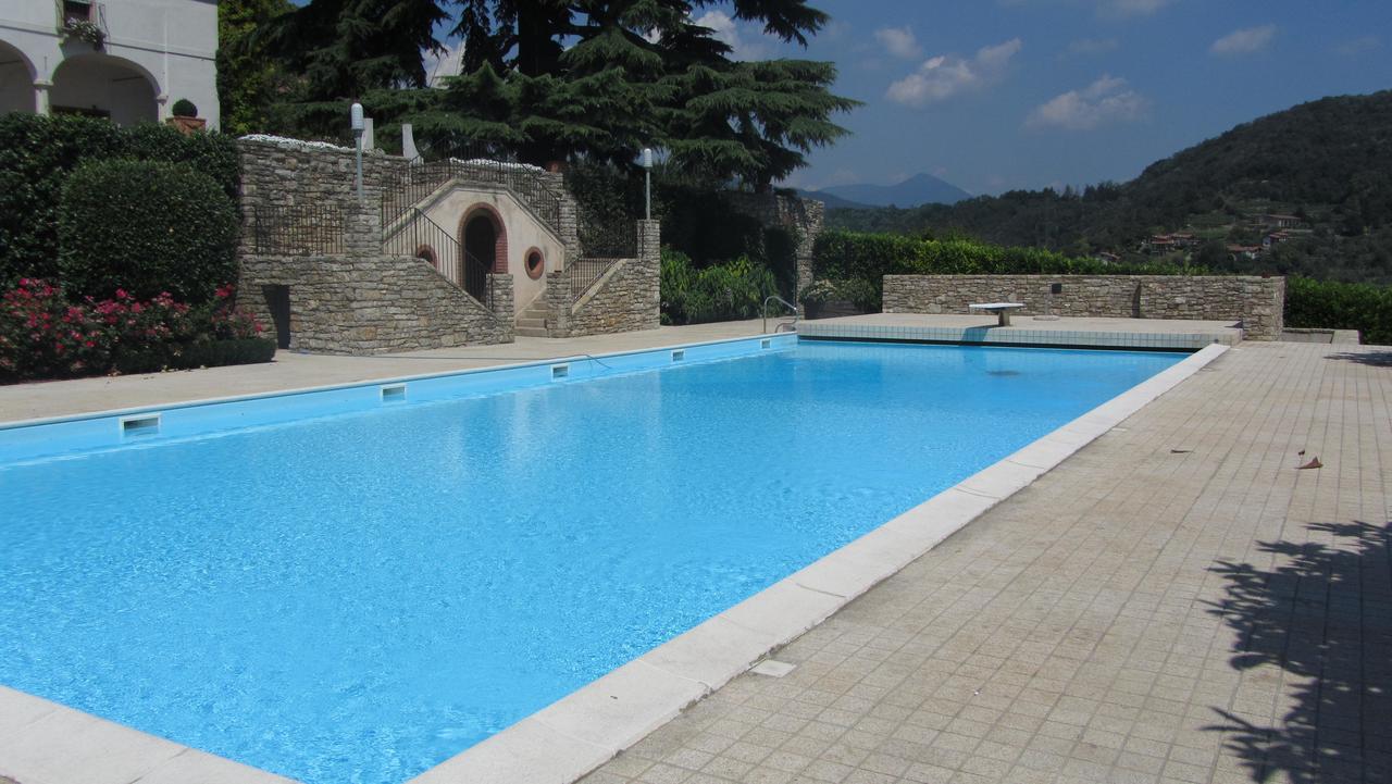 Castello Degli Angeli Hotel Carobbio degli Angeli Exterior foto